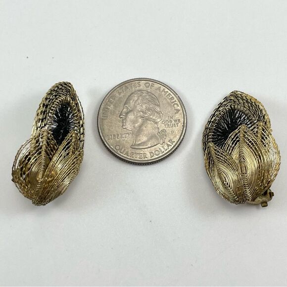 1950s Germany Gold-Tone Spun Wire Earrings Vintage Flower Leaf Statement Clip On - Picture 6 of 8